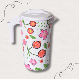Цветна пластмасова кана с капак – 1.5L | Практична и стилна